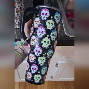 NWOT Swig Life 40oz Mega Mug Glow-in-the-Dark Sugar Skull